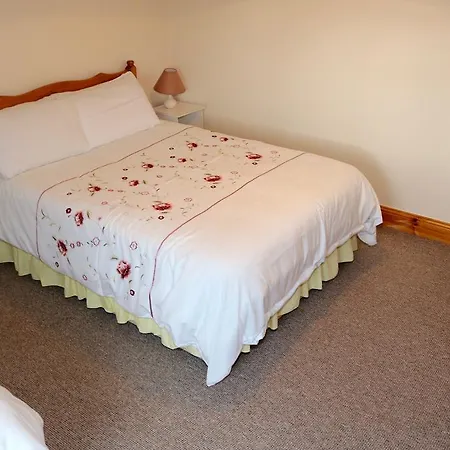 Bed & Breakfast Lakemount House